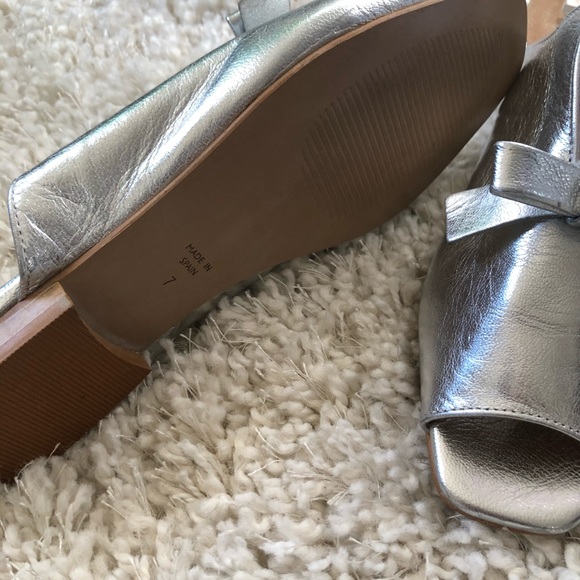 Intentionally blank silver bow slip on shoes 7 - Picture 6 of 6
